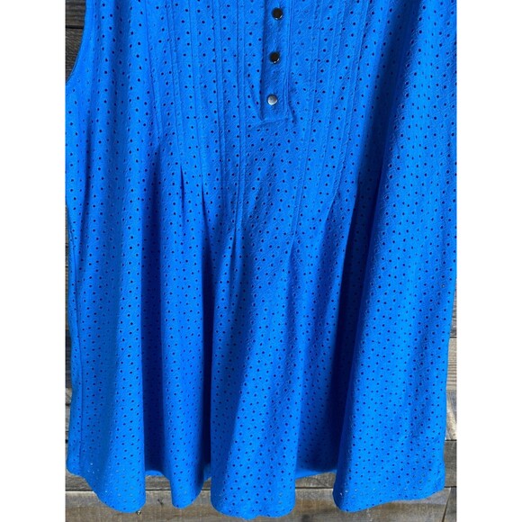 Avenue Women's Plus Sz 18/20 Blue Sleeveless Eyelet 1/4 Button Layered Top - Picture 4 of 12